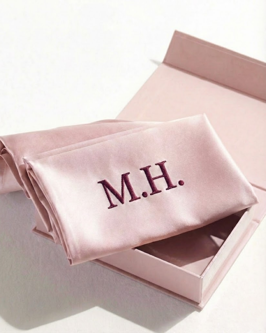 Fiona– İsminize Özel İşlemeli Premium Vegan Saten Güzellik Yastık Kılıfı
