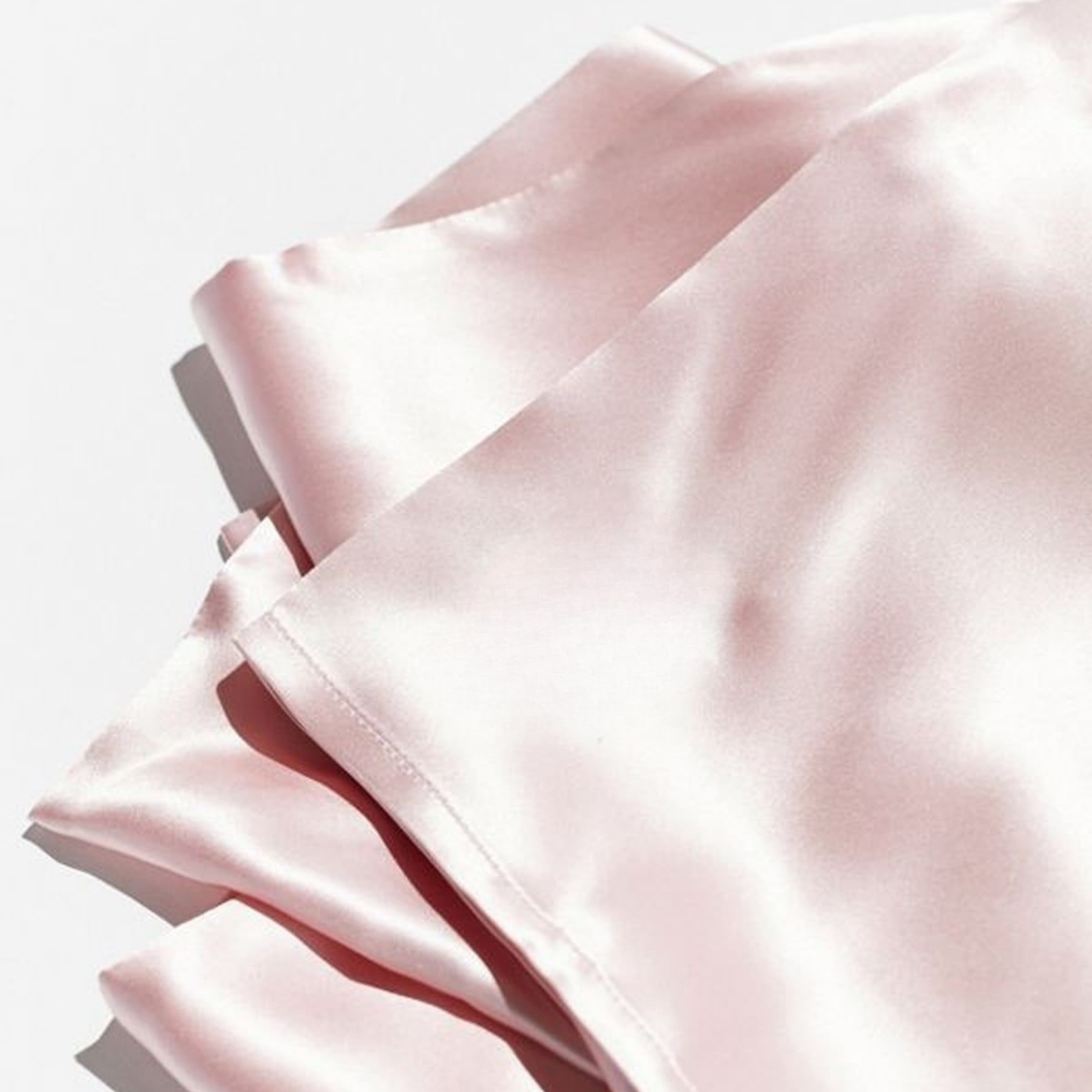 Fiona– İsminize Özel İşlemeli Premium Vegan Saten Güzellik Yastık Kılıfı